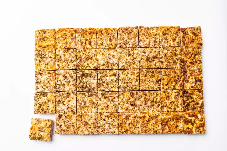 Juusto-pinaattipiiras/40 palaa levy - Suolaiset piirakat ja pasteijat - 774 - 1